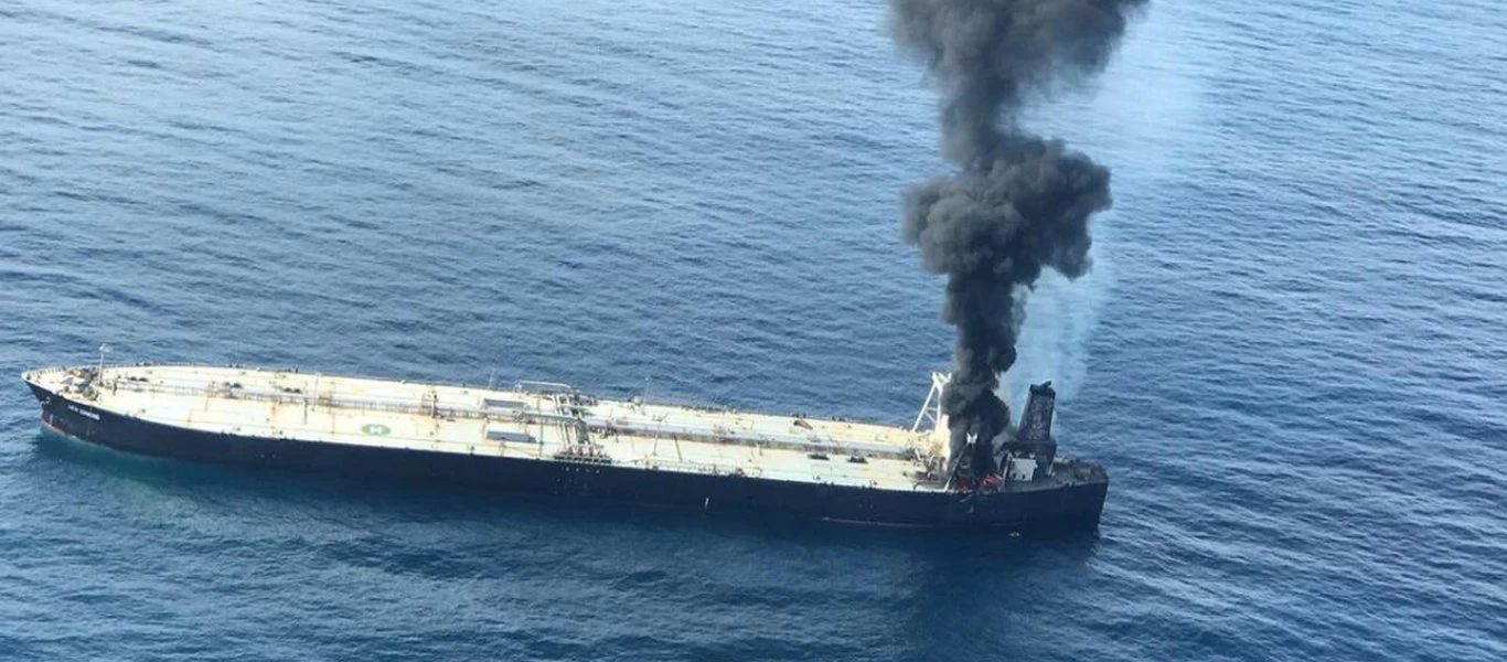 Σρι Λάνκα: Αναζωπυρώθηκε η φωτιά στο πετρελαιοφόρο «New Diamond» (φώτο-βίντεο)